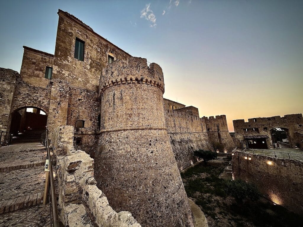Castello Svevo of Rocca Imperiale: A Medieval Fortress in Calabria 1 Castello Svevo of Rocca Imperiale