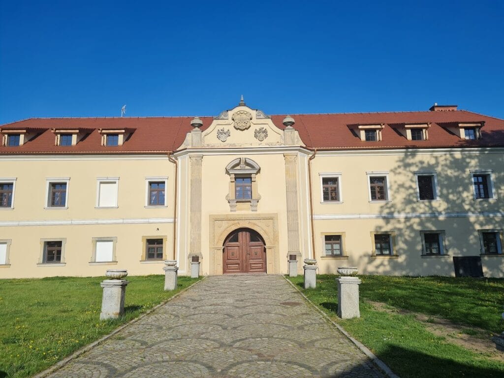 Tarnowice Stare Castle: A Renaissance Castle in Poland 2 Tarnowice Stare Castle