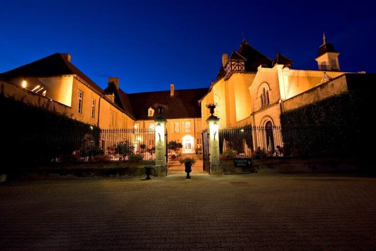 Château de Pizay: A Historic Medieval Estate in Belleville-en-Beaujolais