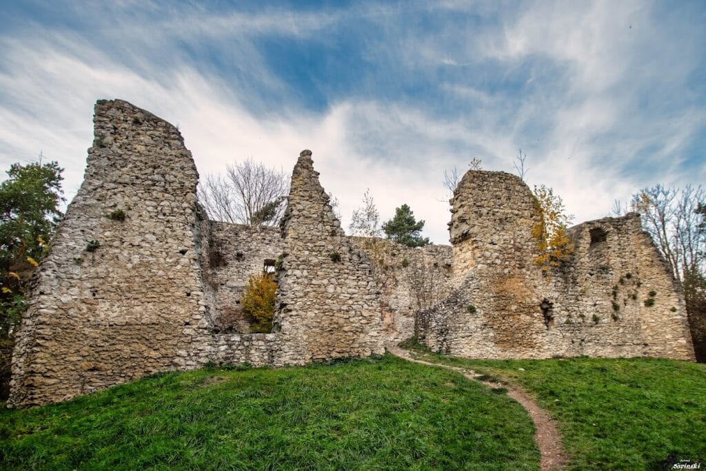 Bydlin Castle: A Medieval Fortified Site and Former Church in Poland 2 Bydlin Castle