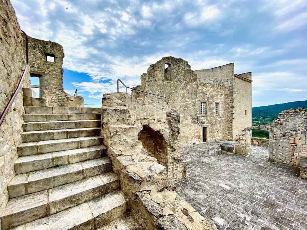 Château de Lacoste: A Ruined Castle in Provence, France 1 Château de Lacoste