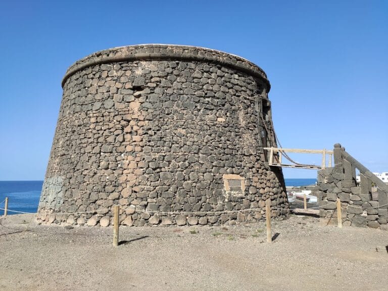 Torre del Tostón: An 18th-Century Coastal Watchtower in Fuerteventura, Spain