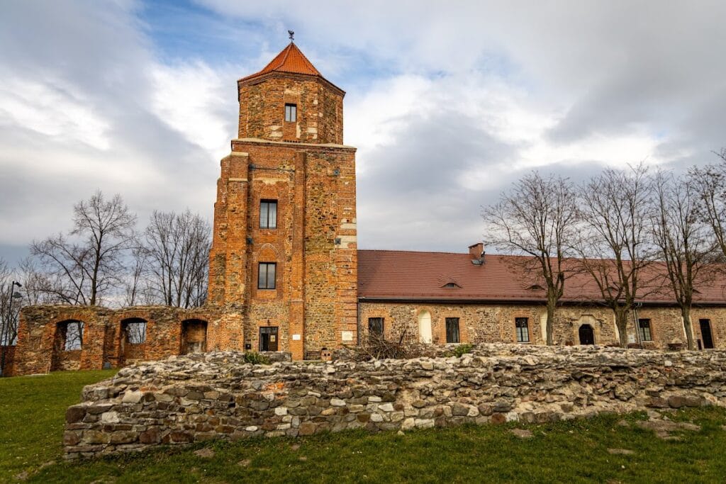 Toszek Castle: A Medieval Fortress and Renaissance Residence 1 Toszek Castle