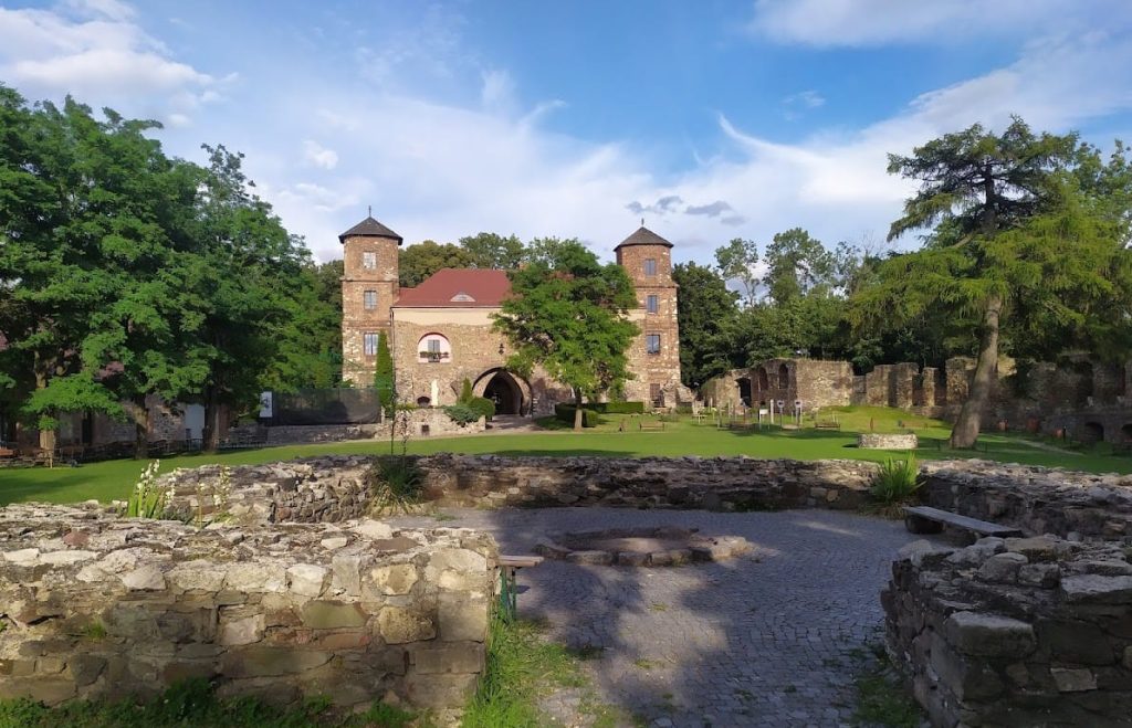 Toszek Castle: A Medieval Fortress and Renaissance Residence 2 Toszek Castle
