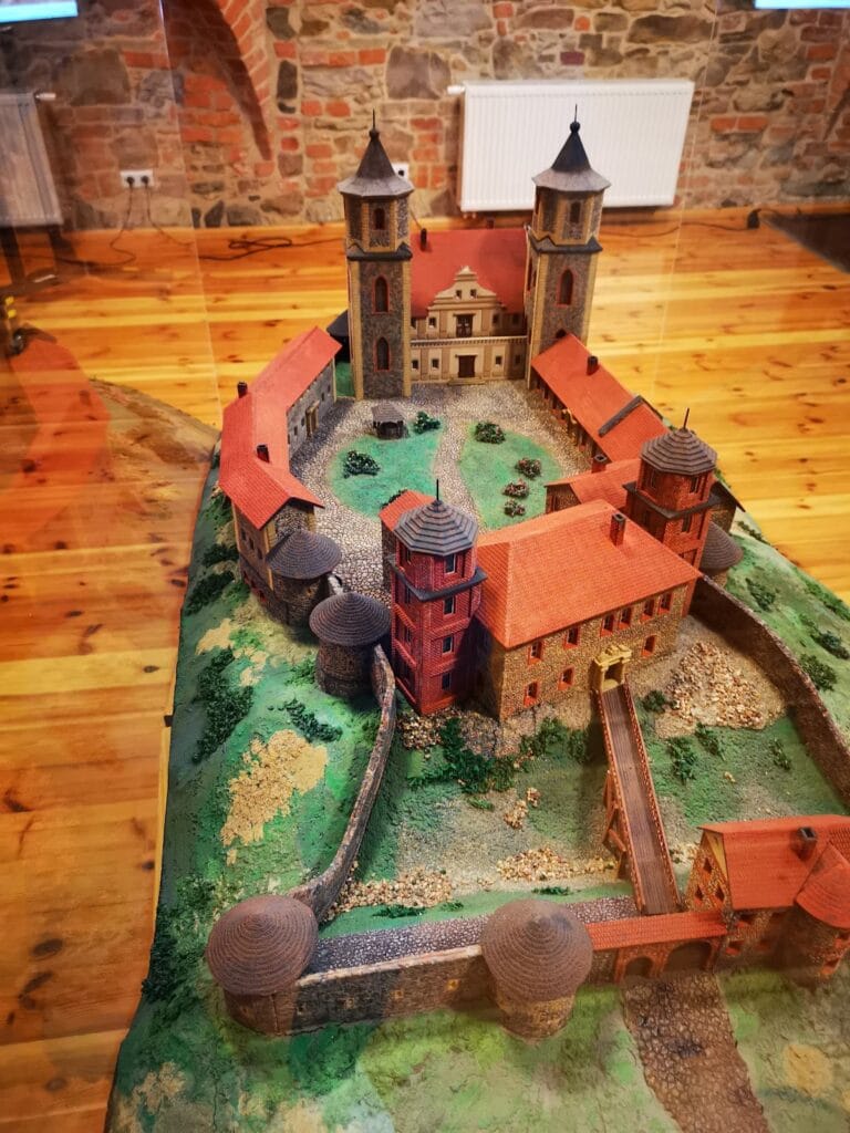 Toszek Castle: A Medieval Fortress and Renaissance Residence 5 Toszek Castle