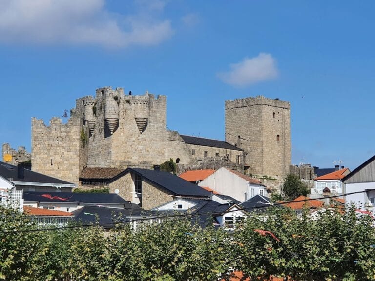 Castelo de Castro Caldelas: Medieval Fortress and Renaissance Palace in Spain