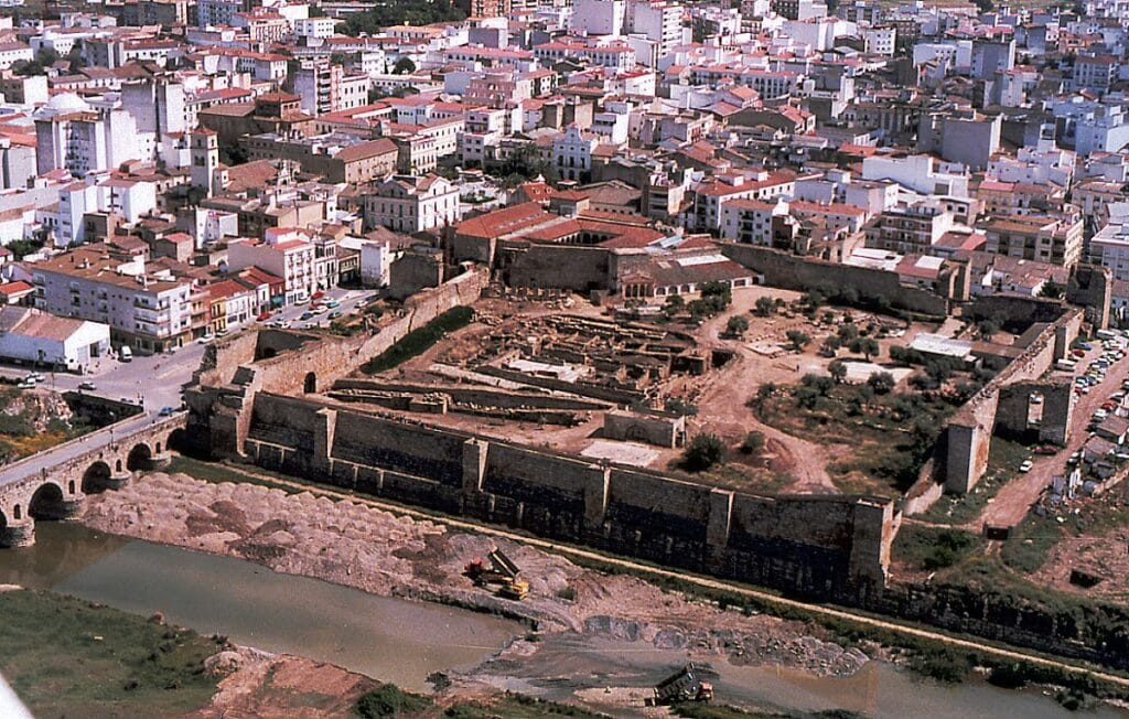 Alcazaba of Mérida: A Ninth-Century Muslim Fortress in Spain 1 Alcazaba of Mérida