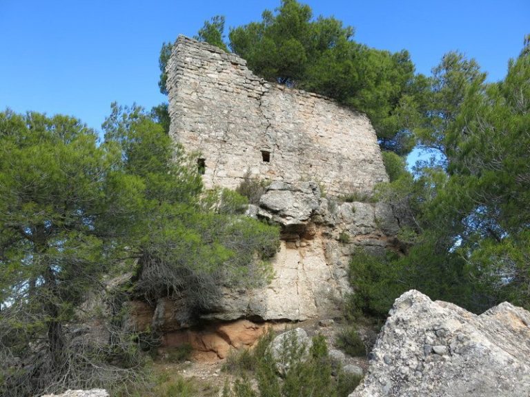 Castell de la Roqueta (Roqueta Castle): A Medieval Frontier Fortress in Spain