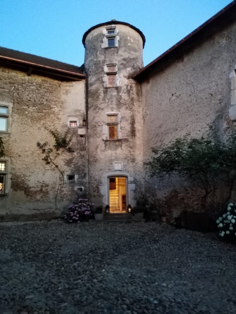 Château du Cingle: A Historic Fortified Residence in Vernas, France