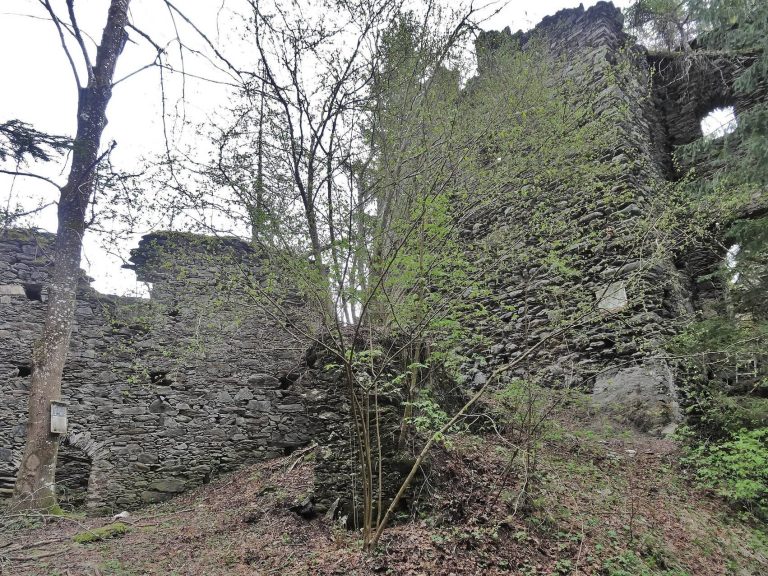 Prägrad Castle Ruins: A Medieval Hillside Castle in Austria