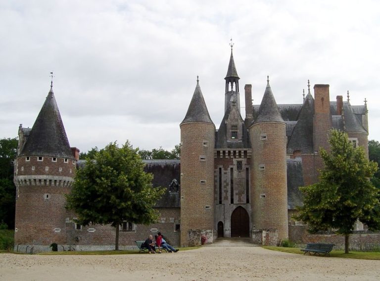 Château du Moulin: A Late-Fifteenth-Century Seigneurial Residence in France