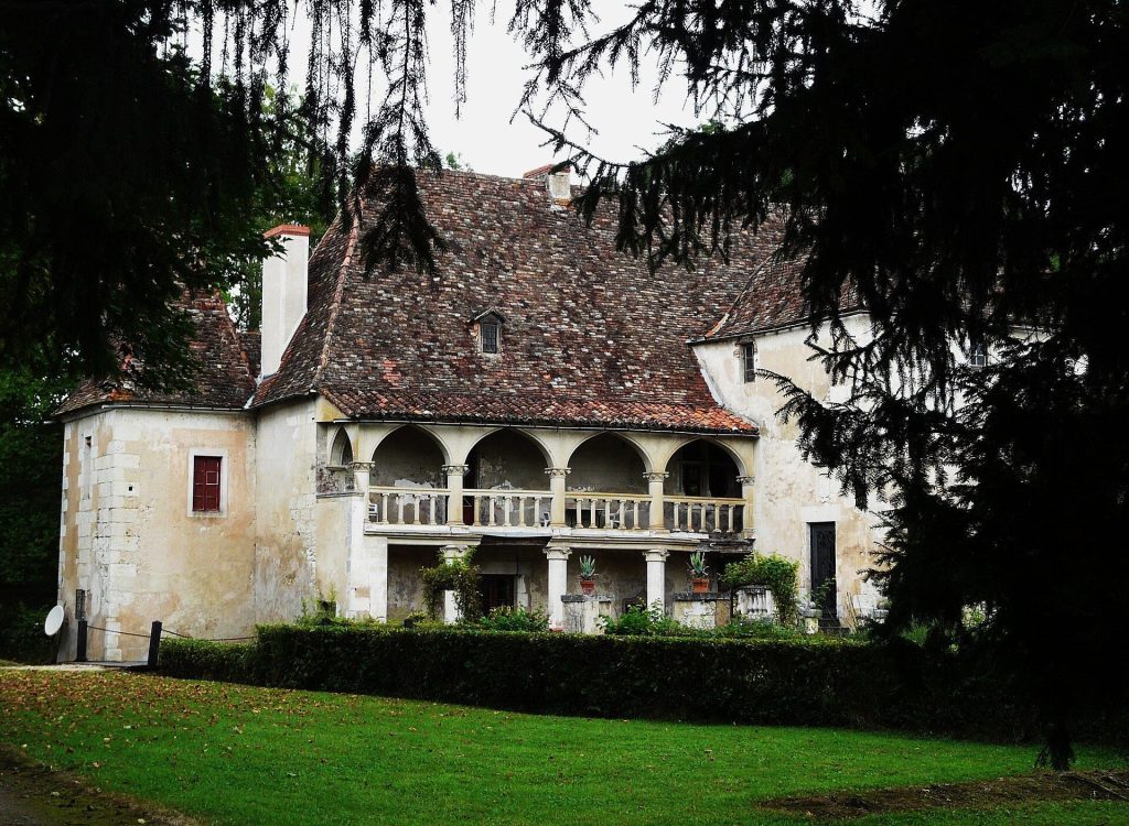 Château de Saint-Germain-du-Salembre: A Historic Castle in France 2 Château de Saint-Germain-du-Salembre