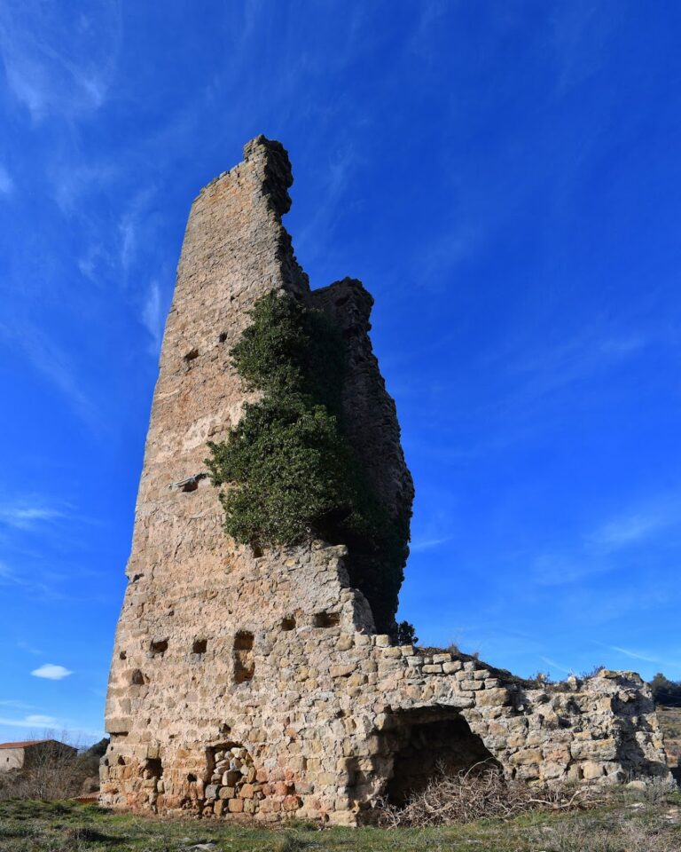 Torre de Peracamps: A Medieval Tower in Llobera, Spain