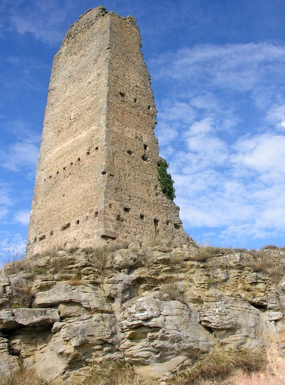 Torre de Peracamps: A Medieval Castle Site in Spain