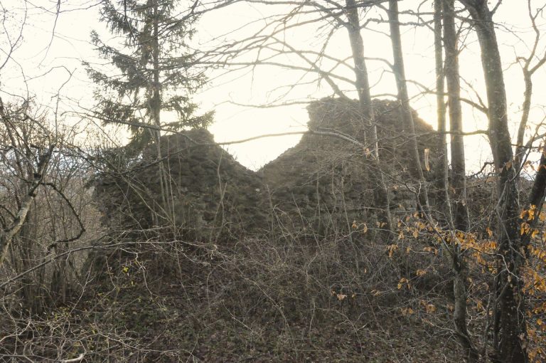 Burg Staufen (Hegau): A Medieval Hilltop Castle in Germany