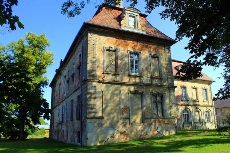 Schloss Zichow: A Medieval Castle and Baroque Palace in Germany