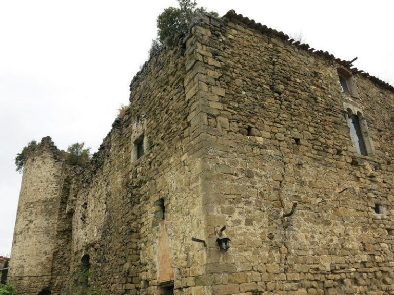 Castell de Sales: A Medieval Castle in Catalonia