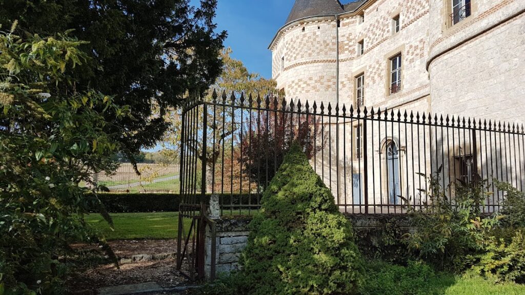 Doumely Castle: A Fortified Residence in France 2 Château de Doumely