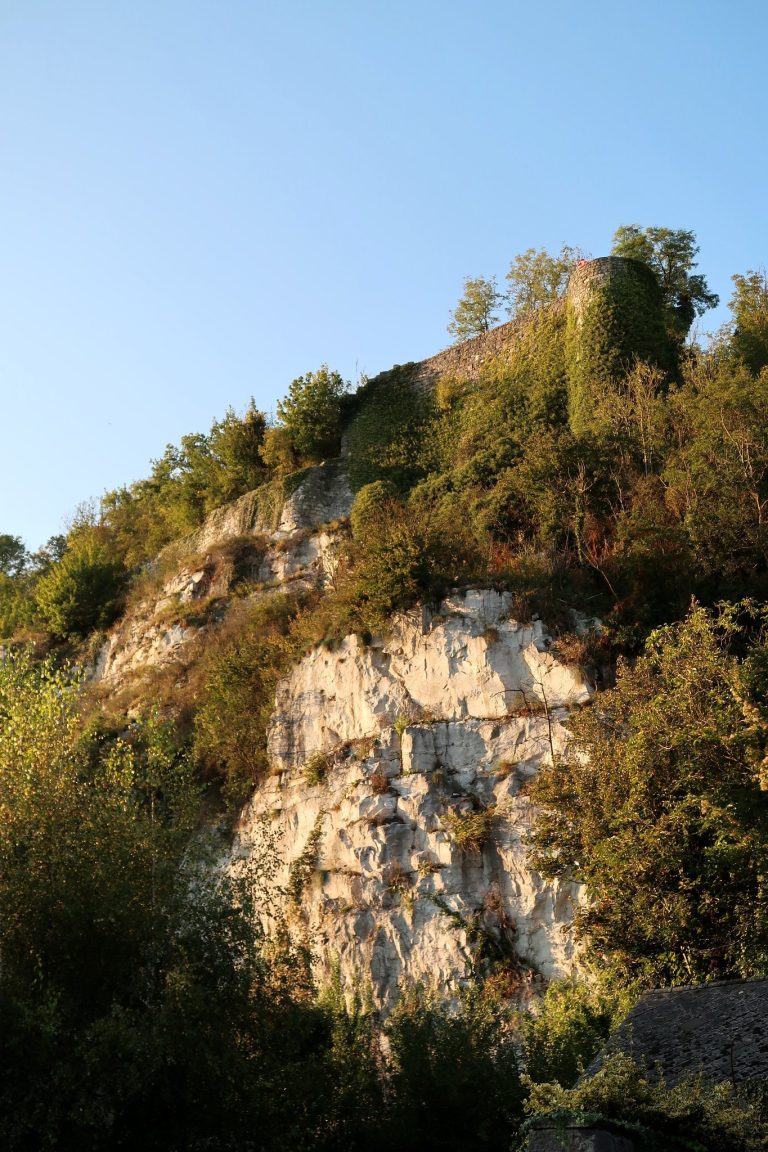 Samson Fort: A Roman and Medieval Frontier Fortress in Belgium