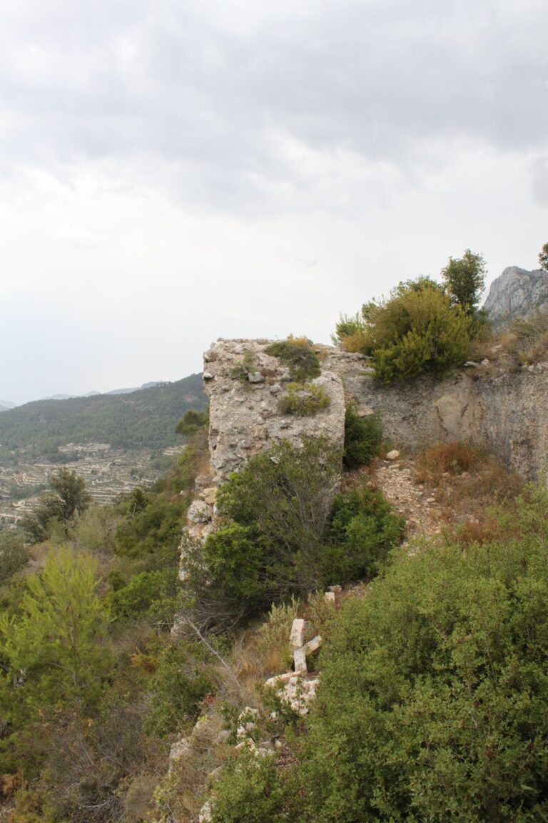 Castle of Carbonera: A Medieval Fortress in Beniatjar, Spain