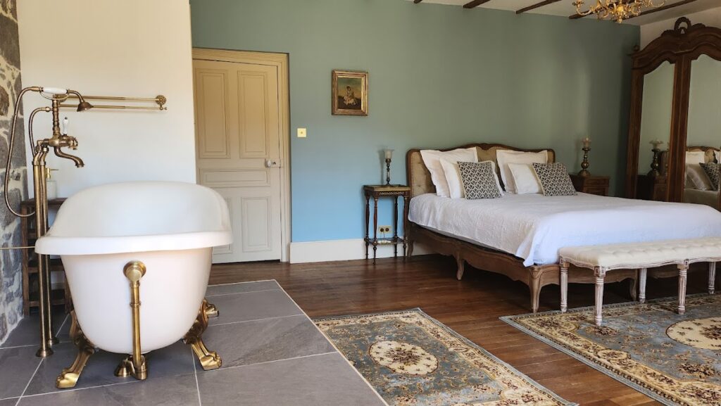 Château de Longevergne: A Medieval Fortress in Anglards-de-Salers, France 4 Château de Longevergne