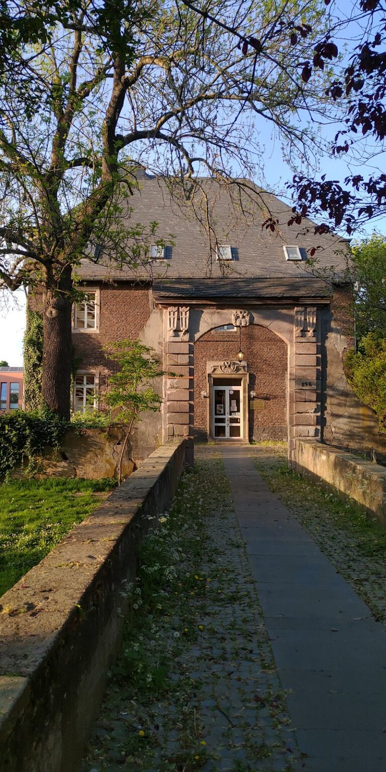 Dransdorfer Burg: A Former Knightly Seat in Bonn