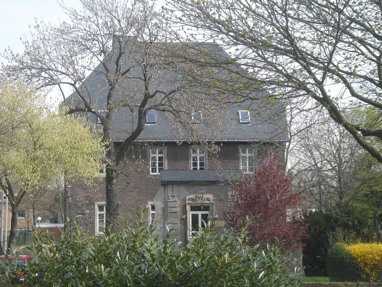 Dransdorfer Burg: A Former Knightly Seat in Bonn