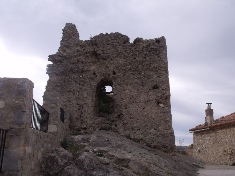 Castle and Wall of Xodos: A Medieval Fortification in Spain