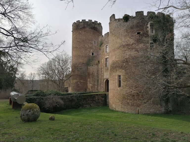 Châteaubrun Castle: A Medieval Fortified Residence