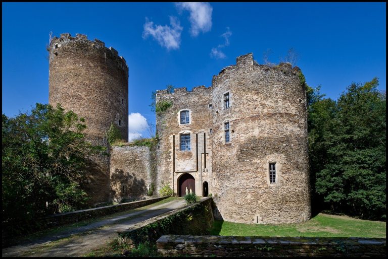 Châteaubrun Castle: A Medieval Fortified Residence