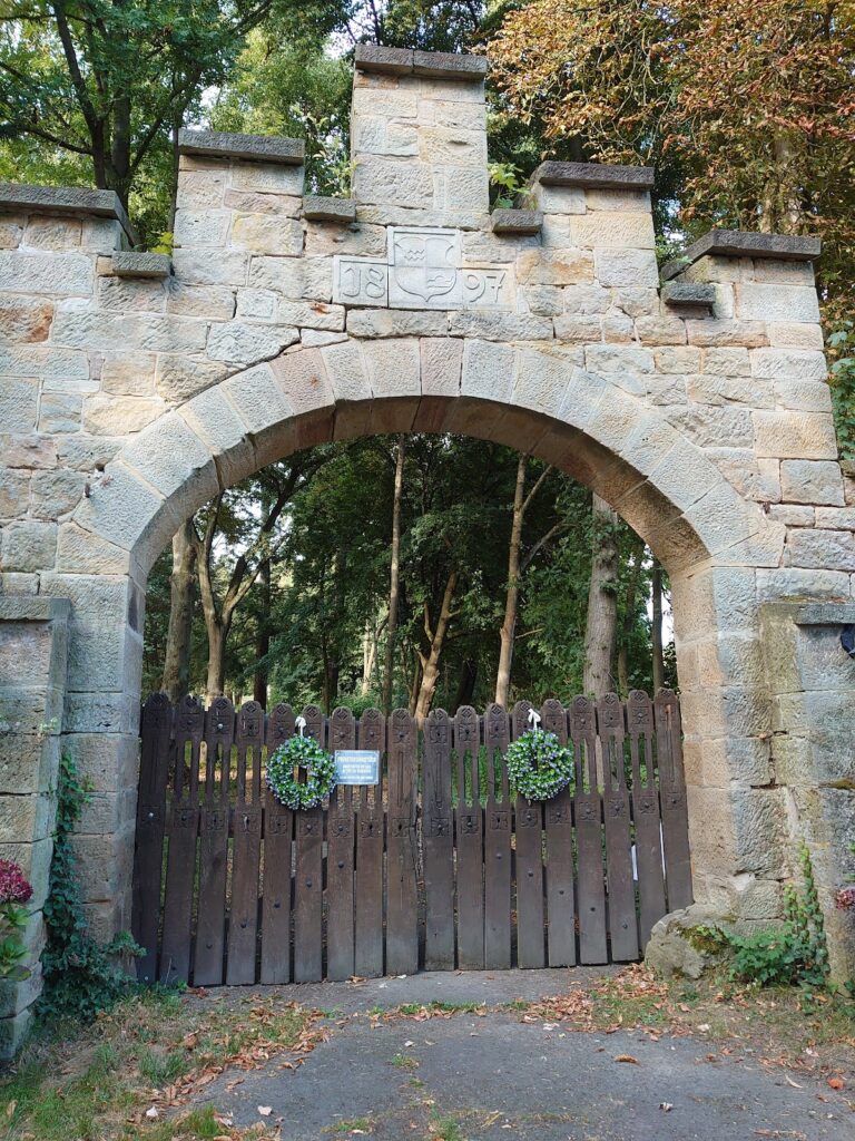 Burg Züschen: A Medieval Castle and Manor in Germany