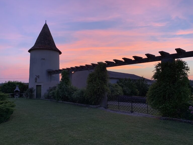 Château du Bourbet: A Historic Feudal Estate in Cherval, France