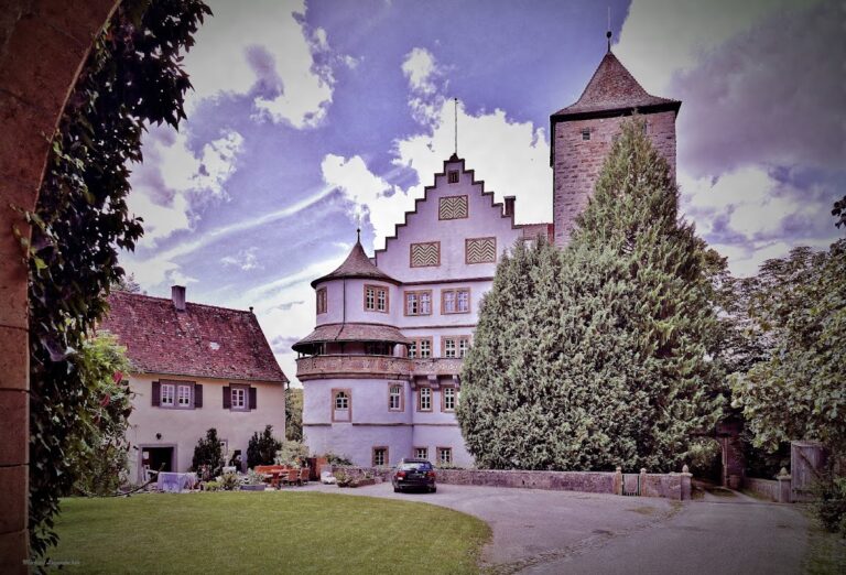 Morstein Castle: A Staufer-Period Spur Castle in Germany