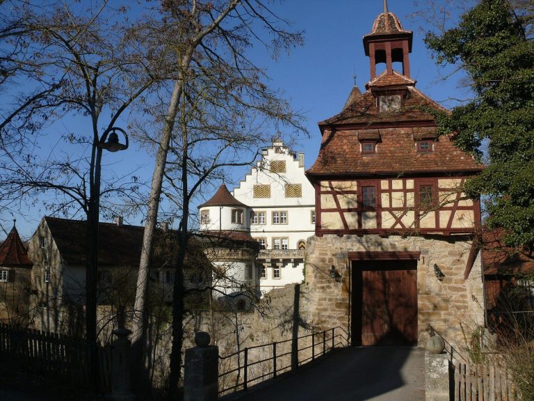 Morstein Castle: A Staufer-Period Spur Castle in Germany