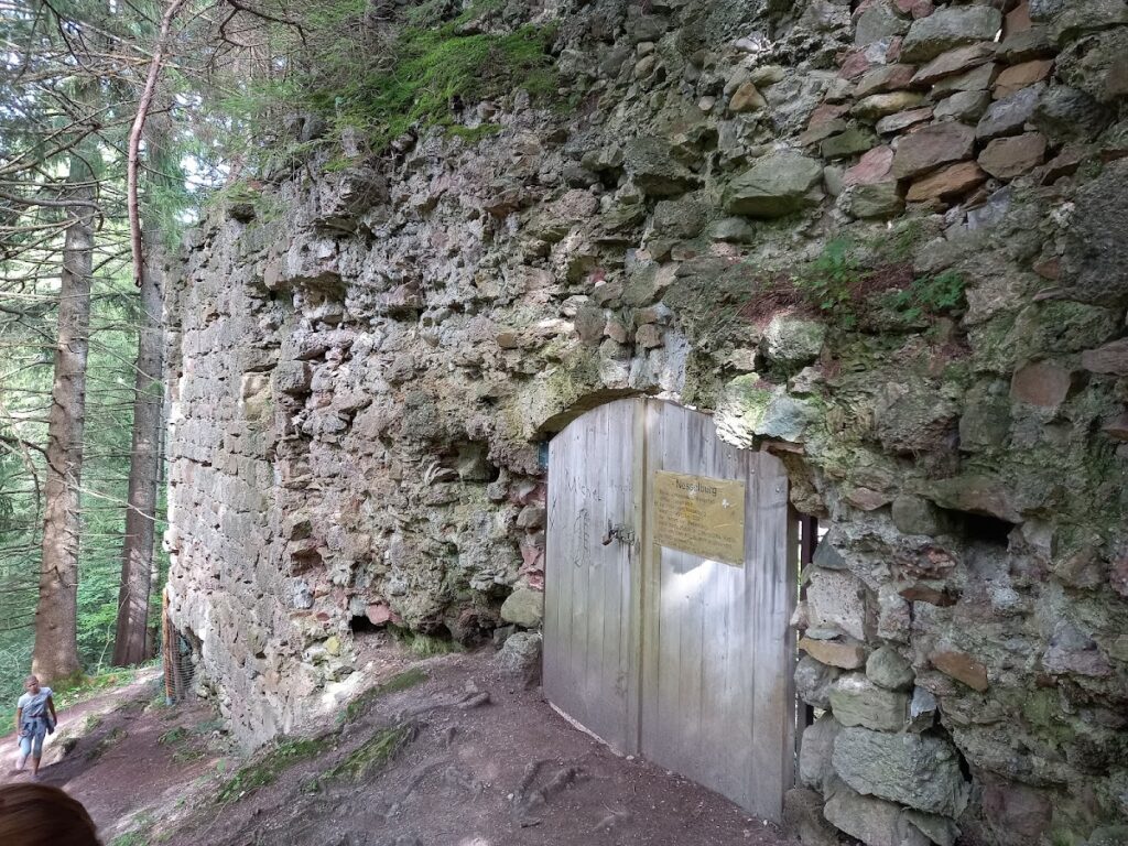 Burg Nesselburg: A Medieval Administrative Castle Ruin in Bavaria 1 Burg Nesselburg