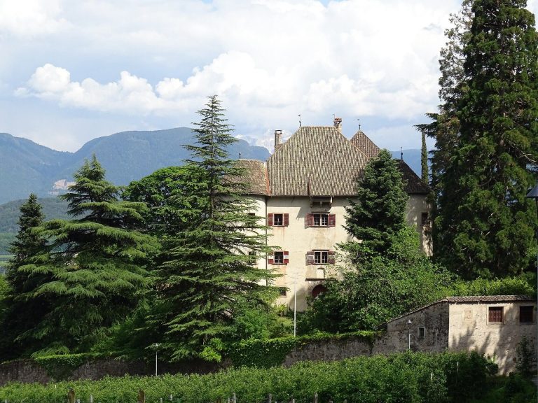Castle Gandegg: A Medieval Residence and Renaissance Castle in Italy