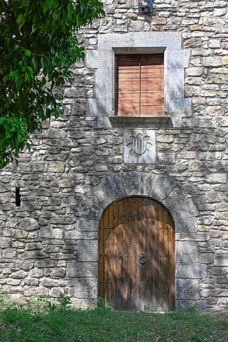 Castell de Campdorà: A Medieval Fortified Manor in Campdorà, Spain