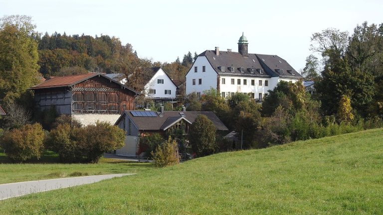 Schloss Oberbrunn: A Former Hofmark Castle in Bavaria