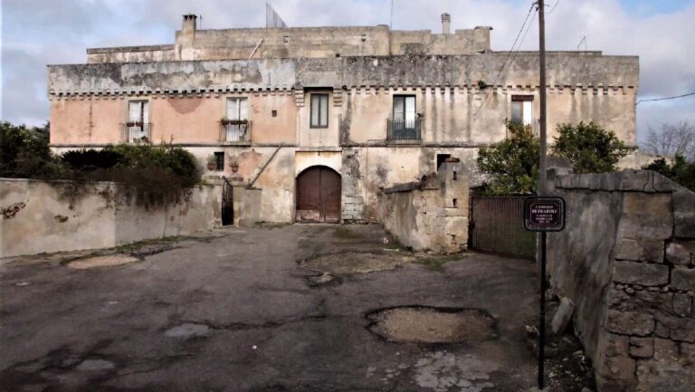 Castello di Borgagne: A Historic Fortress in Melendugno, Italy
