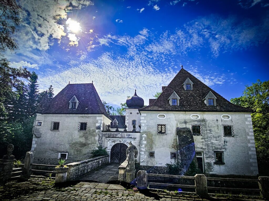 Wasserschloss Hueb: A Moated Castle in Hueb, Austria 3 Wasserschloss Hueb