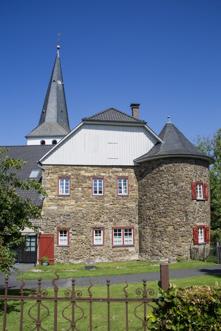 Burg Honrath: A Historic Castle in Lohmar, Germany
