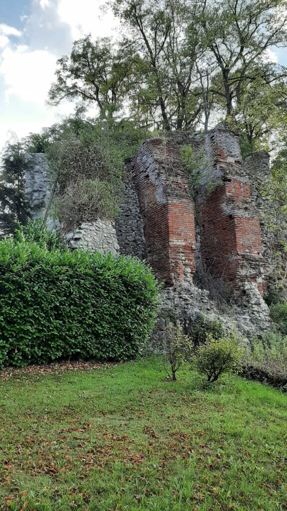 Burgruine Graisbach: Medieval Hilltop Castle Ruins in Marxheim, Germany 2 Burgruine Graisbach