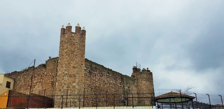 Castillo de Higuera de Vargas: A Medieval Fortress in Spain