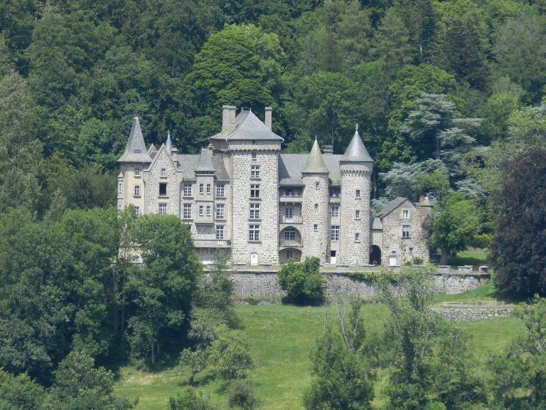 Château d’Anterroches: A Historic Residence in Murat, France