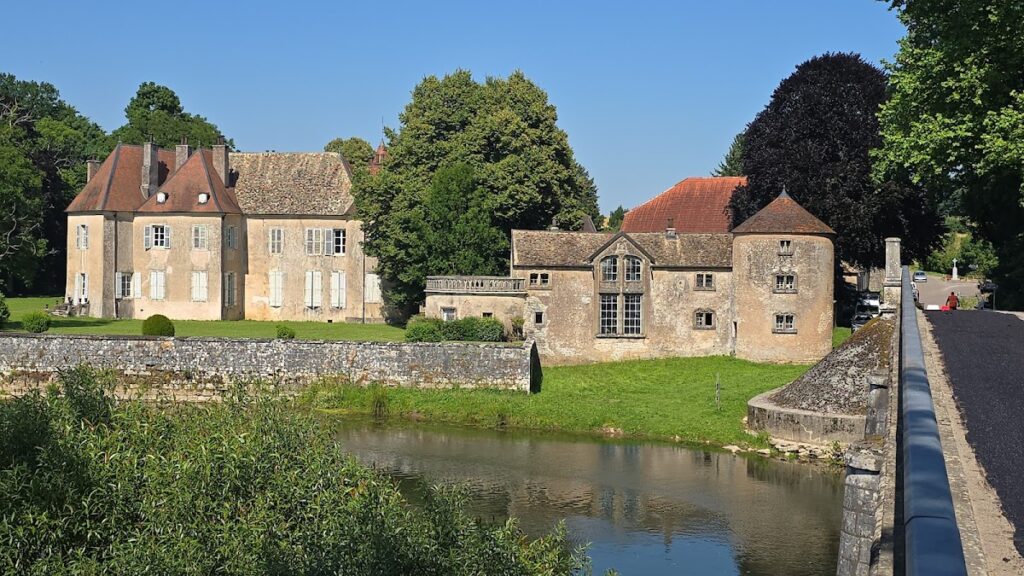 Château d'Ollans: An Eighteenth-Century Estate in France 1 Château d'Ollans