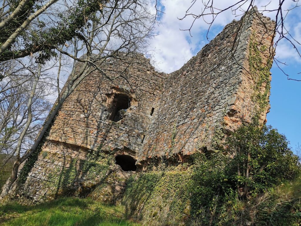 Château de Murat (Allier): A Ducal Fortress in France 1 Château de Murat (Allier)