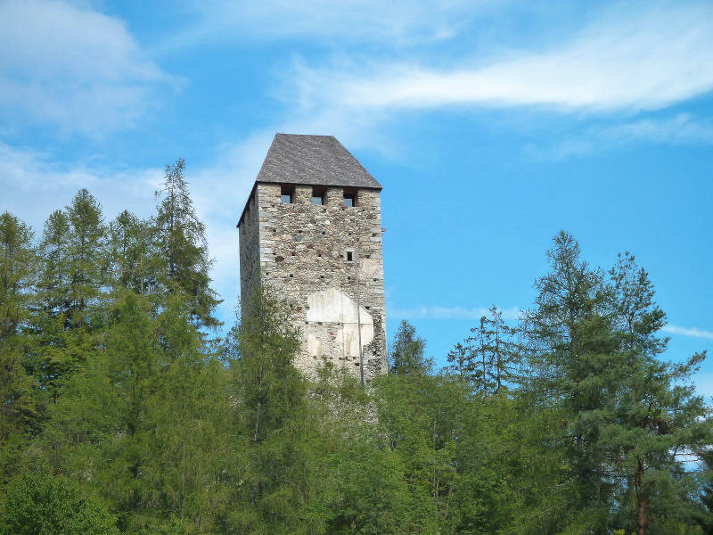 Eschenlohe Castle: A Medieval Fortress in San Pancrazio, Italy 3 Eschenlohe Castle