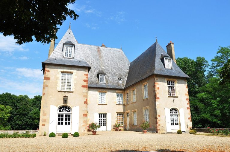Château du Riau: A Moated Historic Residence in France