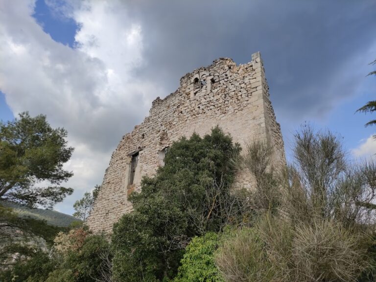 Castell de Seguer: A Medieval Fortress in Seguer, Spain