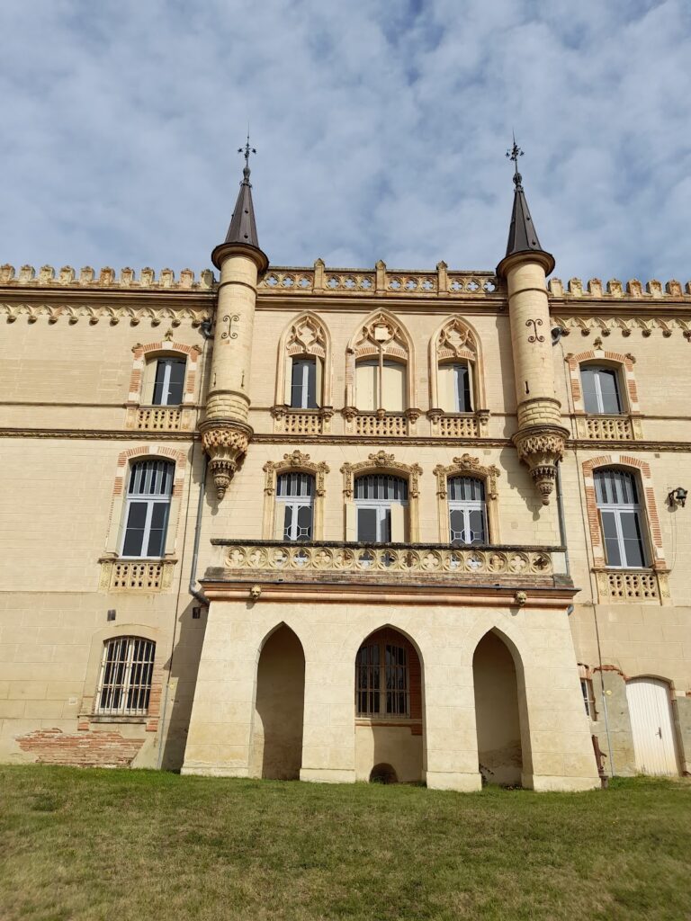 Château de Launaguet: A Historic Château and Town Hall in France 2 Château de Launaguet
